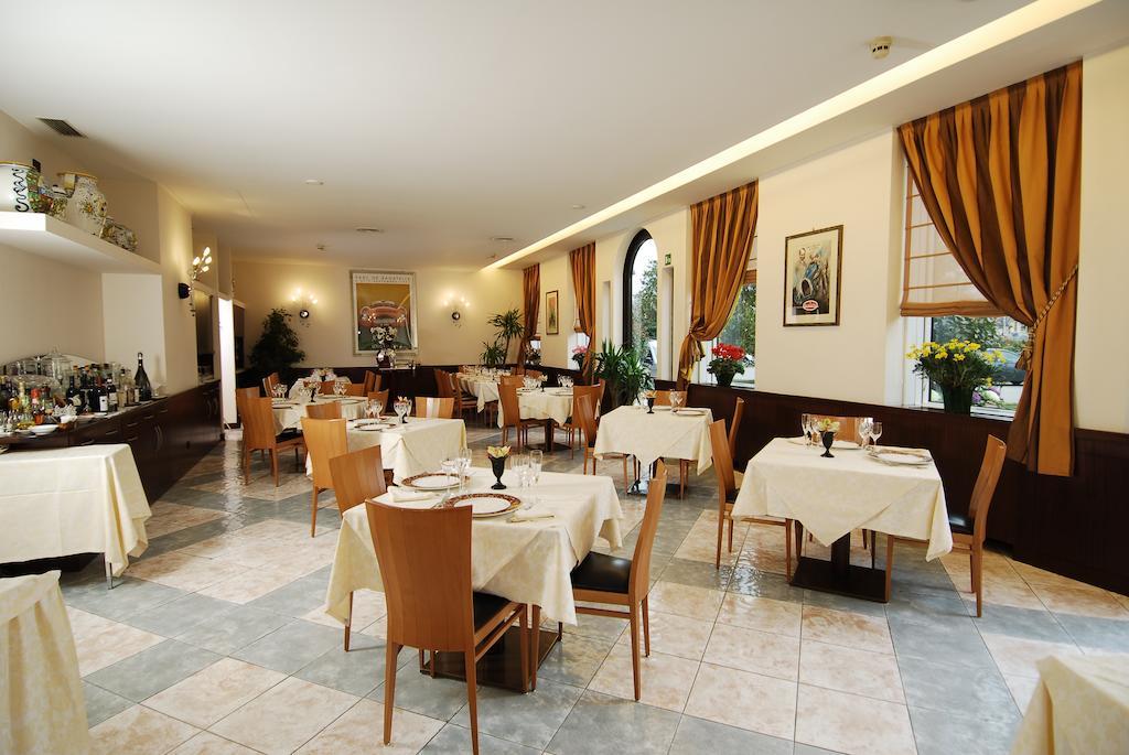 Park Hotel Ripaverde Борго-Сан-Лоренцо Экстерьер фото